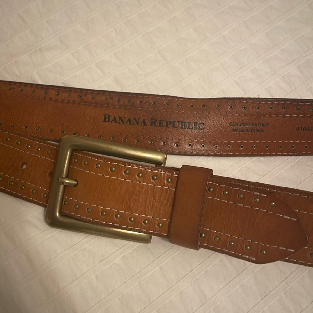 Banana Republic leather belt with metal rivets, medium